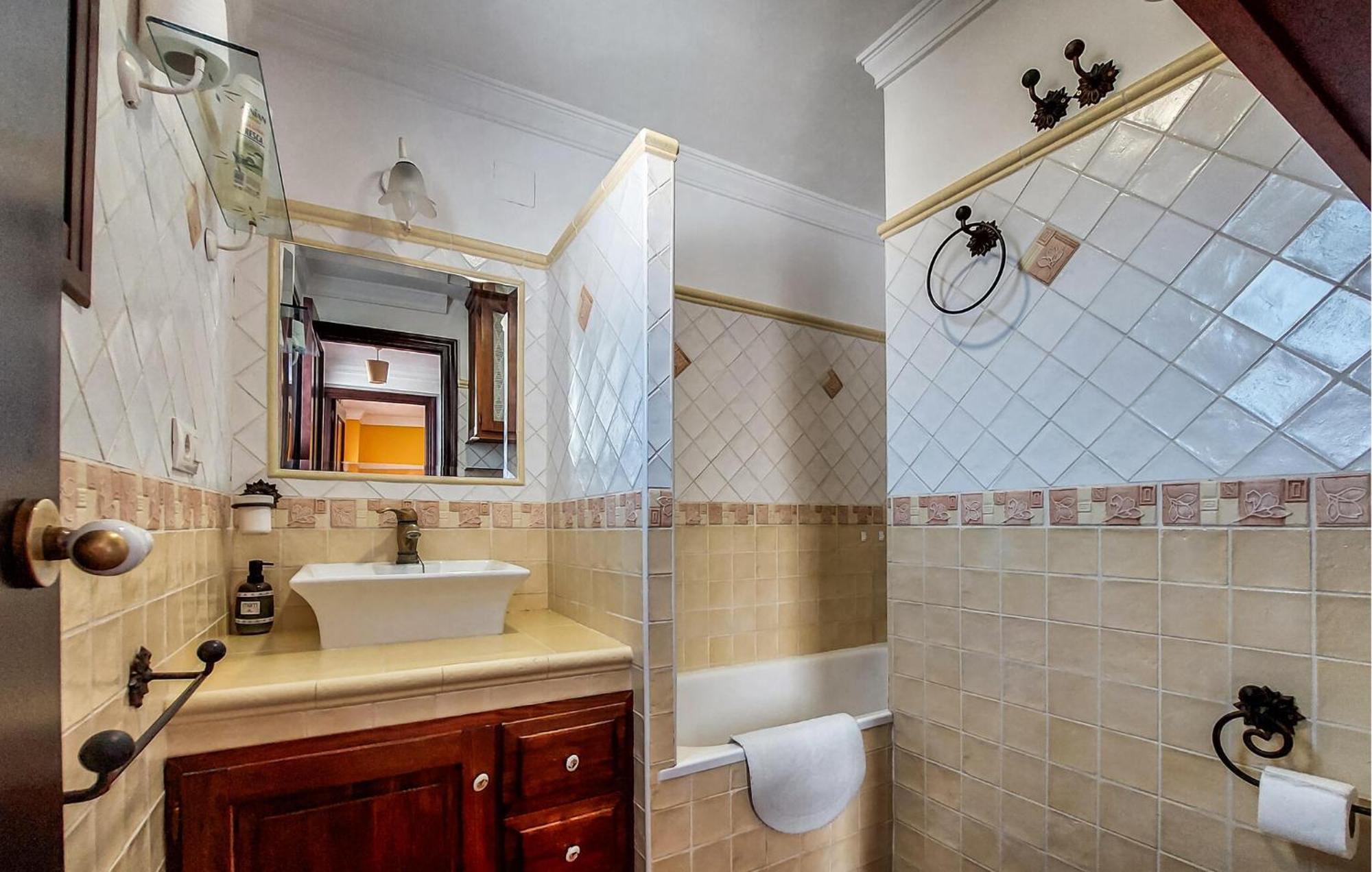 2 Bedroom Cozy Home In Грасалема Екстер'єр фото